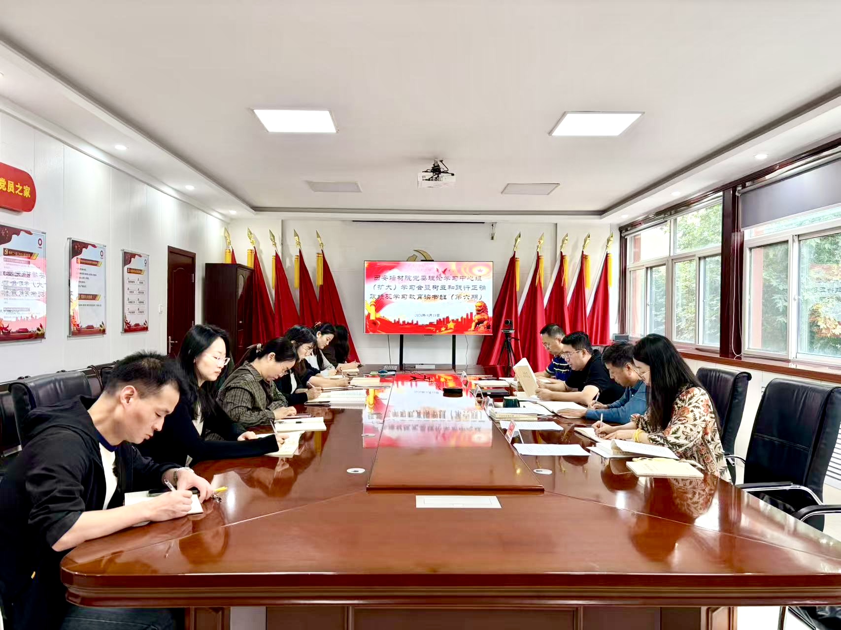 第六期读书班照片.jpg 第六期读书班照片.jpg
